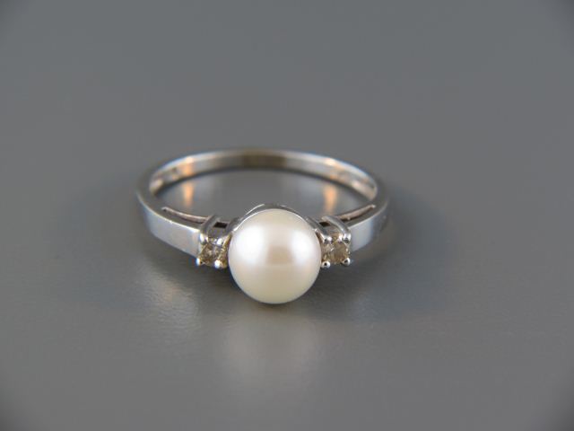 Pearl & Diamond Ring lustrous 5 mm pearl