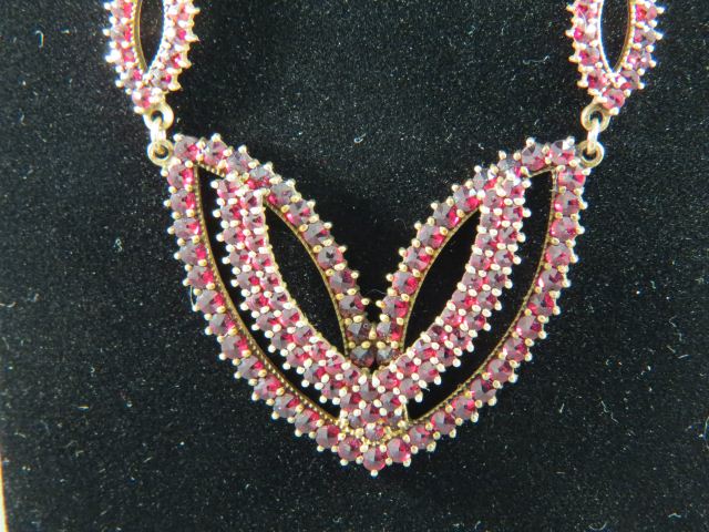 Garnet Necklace well over 100 gems 14cf43