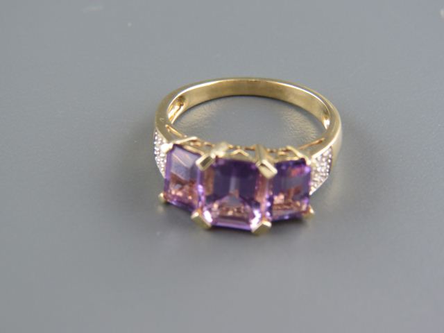 Amethyst Ring a trio of emerald 14cfac