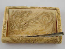 A well carved Chinese ivory snuff box