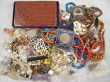 A mixed lot of costume jewellery