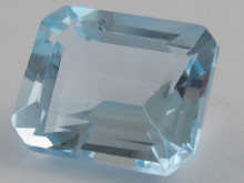 A loose polished blue topaz approx  14f8f2