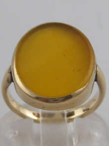 A yellow metal (tests 9 carat gold)