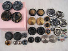 A quantity of early 20th century buttons