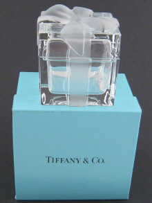 A square glass box tied with 14f9b3