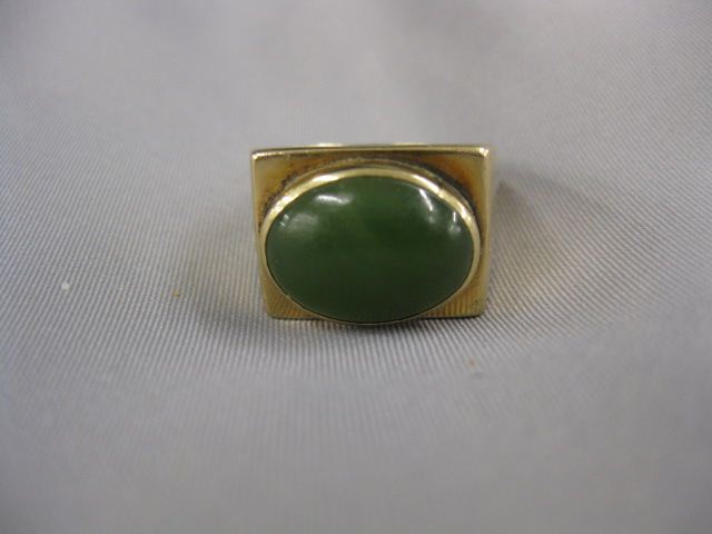 Jade Ring oval deep green cabachon in