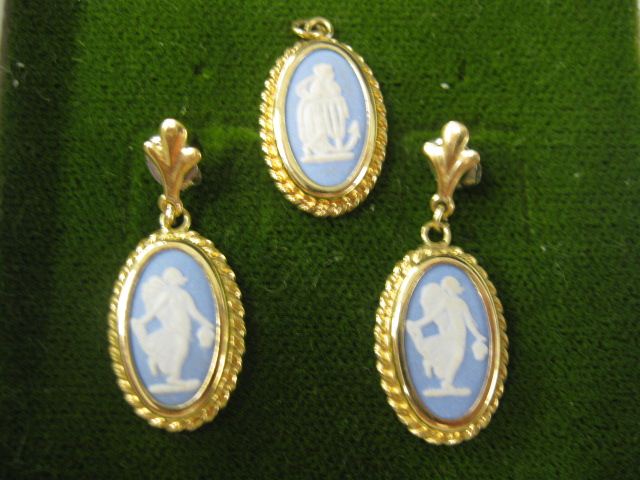 Wedgwood Blue Jasperware Pendant 14fe42