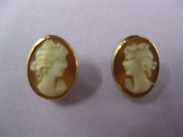 14k Gold Cameo Earrings carved 14ff0f