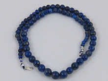A graduated lapis lazuli bead necklace 150030