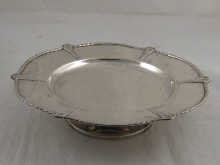 A silver cake plate on stand Sheffield 1500ea