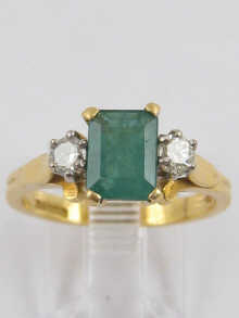 A hallmarked 18 ct gold emerald 15017e