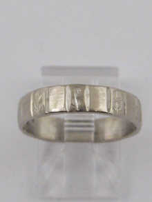 An 18 ct white gold ring.