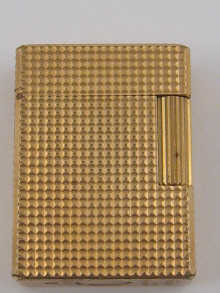 A gold plated Dupont de Paris cigarette 1501d4