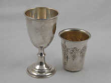 A hallmarked silver goblet 13 cm high