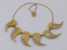 A tiger's claw necklace set in