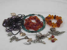 A quantity of costume jewellery 15028d