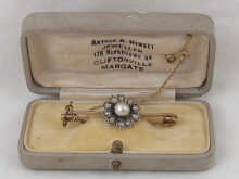 An Edwardian diamond and pearl 15029f