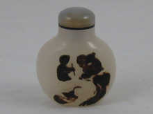 A Chinese agate snuff bottle the