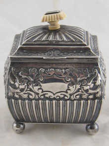 A late Victorian silver tea caddy 150310
