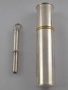 A modern silver tubular atomiser 15032c