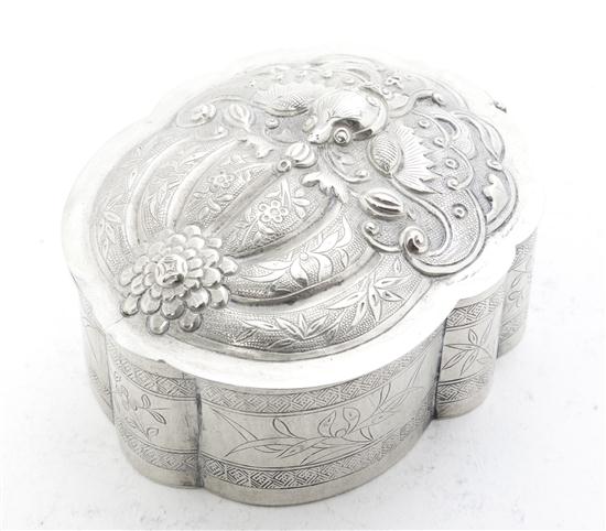  A Chinese Silver Box the shaped 1504bc