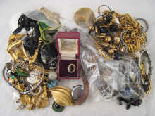 A mixed lot comprising a 9 carat 14e855