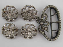 Four paste set brooches each approx.