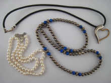 A freshwater pearl necklace approx.