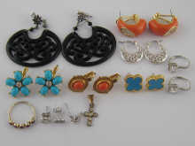 A quantity of costume jewellery  14e953