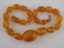 An amber necklace (approx. 45.9