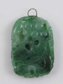 A finely carved Chinese jade pendant 14ea53
