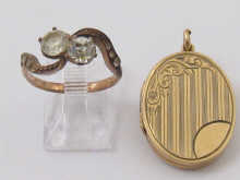 A hallmarked 9 ct gold locket with 14eb25