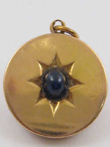 A hallmarked 15 ct gold locket 14eb26