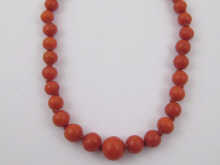 A graduated coral bead necklace 14eb29