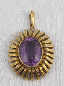 A 14 ct gold amethyst pendant measuring
