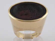 A 9 carat gold seal ring approx  14f02f
