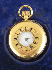 An 18 carat gold half hunter fob 14f043