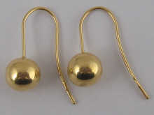 A pair of yellow metal (tests 18