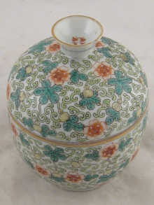 A Chinese ceramic bowl and cover ht.