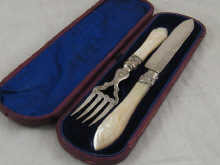 A silver cake knife ( approx. 23
