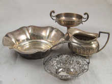 A mixed lot of silver comprising