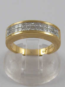 A hallmarked 18 ct gold two row 14f252