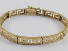 A yellow metal (tests 15 ct gold) bracelet