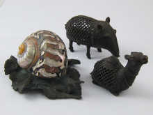 A bronze model of a snail on a 14f307