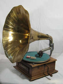  The Aviator a wind up gramophone 14f46a