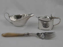 A mixed lot of hallmarked silver