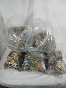 Aprox 35 kg 11 bags of costume 14f5d0