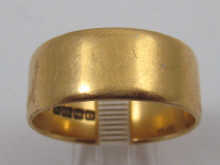 An 18 ct gold ring hallmarked Birmingham