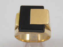 A yellow metal tests 9 ct gold  14f5f2