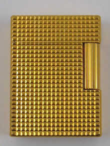 A gold plated Dupont gas cigarette 14f638